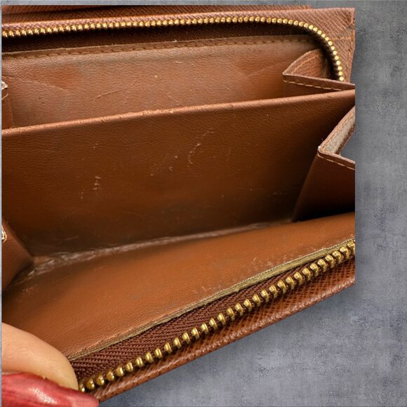 Louis Vuitton Monogram Tresor Wallet - Picture 9 of 9